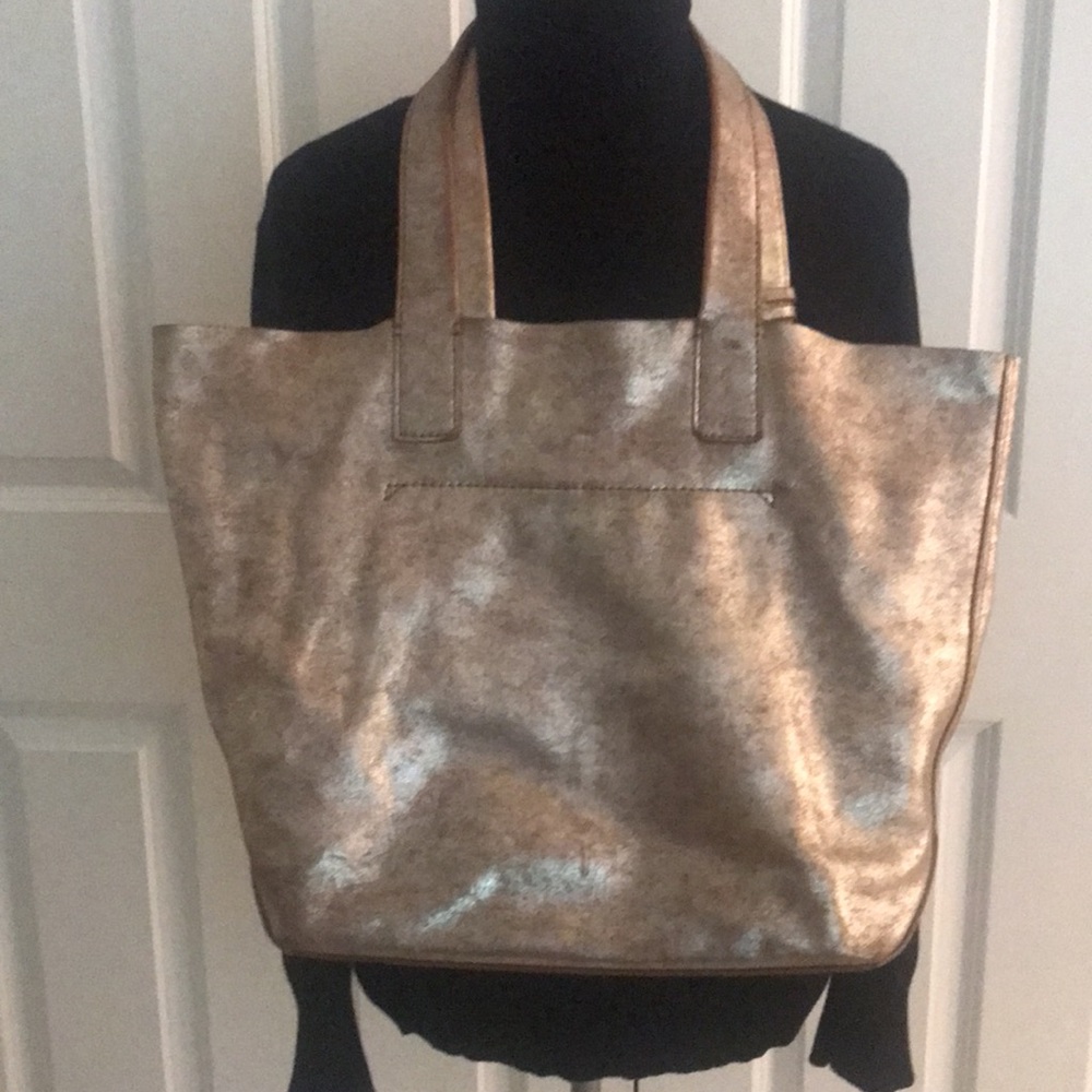 Frye Metallic Rose Gold Leather Tote Bag Purse with Charm - Picture 3 of 13
